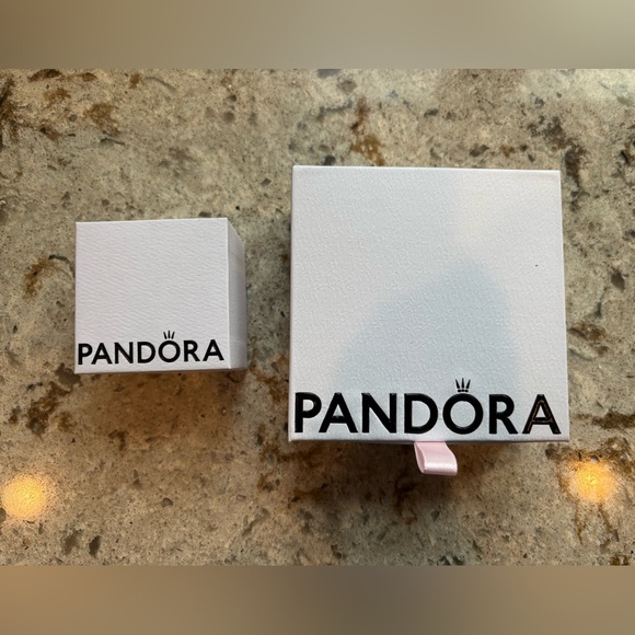 Beautiful Pandora bracelet Italy’s Collosseum Charm - Picture 2 of 2